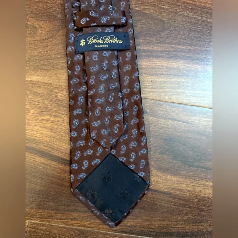 🌿END of SEASON SALE🌿BROOKS BROTHERS Dark Brown Tie with Paisley Design